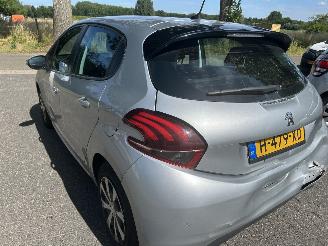 Peugeot 208 1.6 Blue HDI picture 6