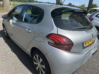 Peugeot 208 1.6 Blue HDI picture 10