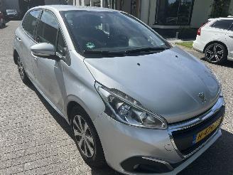 Peugeot 208 1.6 Blue HDI picture 3