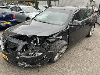 Vaurioauto  passenger cars Opel Insignia 2.0 CDTI  Sports Tourer 2012/6