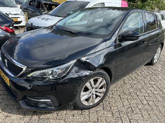 skadebil auto Peugeot 308 1.2 PureTech     5 Drs 2019/3