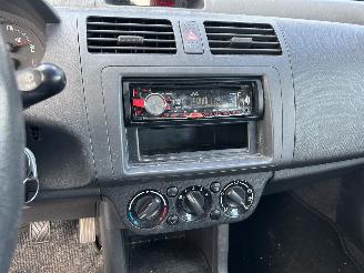 Suzuki Swift 1.3     5 Drs picture 8