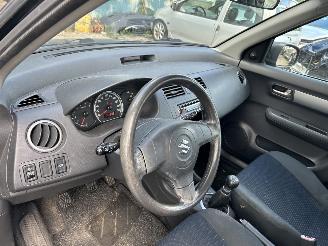 Suzuki Swift 1.3     5 Drs picture 9