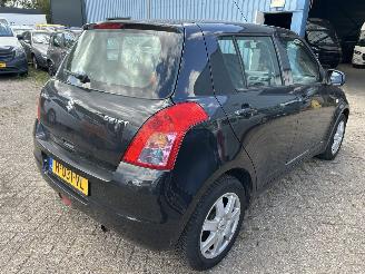 Suzuki Swift 1.3     5 Drs picture 4