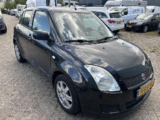 Suzuki Swift 1.3     5 Drs picture 3