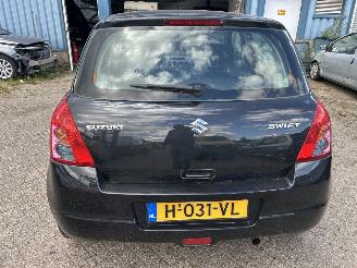 Suzuki Swift 1.3     5 Drs picture 5