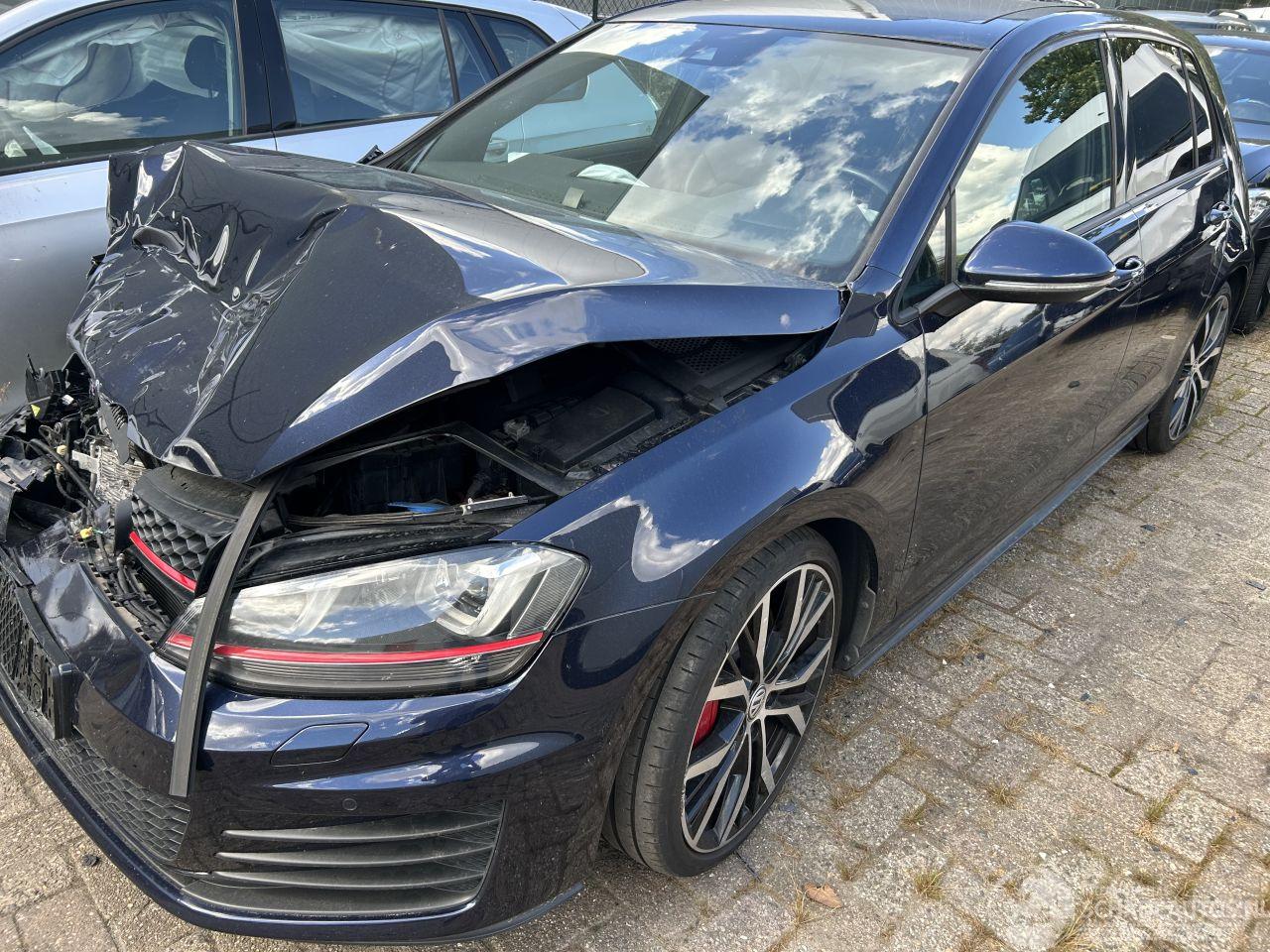 Volkswagen Golf 2.0 GTI    Automaat  ( leer- Panoramadak )