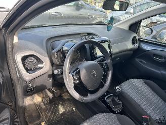 Peugeot 108 1.0 picture 8