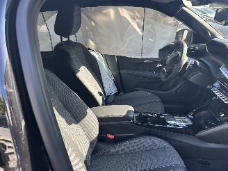 Peugeot 2008 1.2 Hybrid  Automaat Allure  100 KW  ( 5795 Km )  ( nw prijs 40000,00 ) picture 9