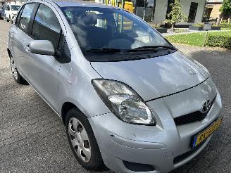 Toyota Yaris 1.0 VVT-I  Cool picture 3