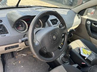 Renault Mégane 1.6-16V   3 drs picture 8