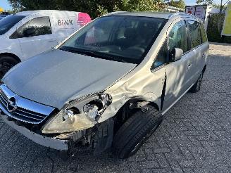 damaged passenger cars Opel Zafira 1.8 2011/5