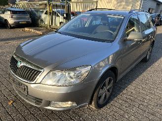 uszkodzony samochody osobowe Skoda Octavia Stationcar 1.2 TSI 2012/6