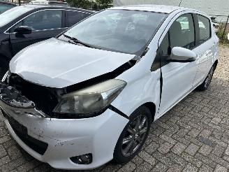 Voiture accidenté Toyota Yaris 1.3 Comfort 2012/1