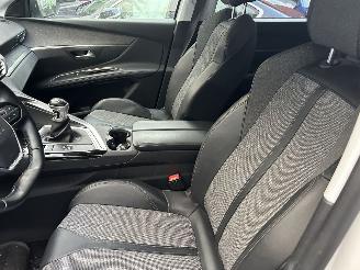 Peugeot 5008 1.2 PureTech Blue lease Premium picture 9