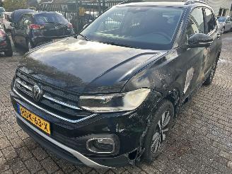 Vaurioauto  passenger cars Volkswagen T-Cross 1.0 Automaat Move   ( 23426 Km ) 2023/4