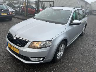 Schadeauto Skoda Octavia Stationcar 1.6 TDI greenline 2014/12