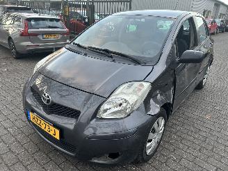 Coche accidentado Toyota Yaris 1.3 VVT-i  Comfort  5 Drs 2010/3
