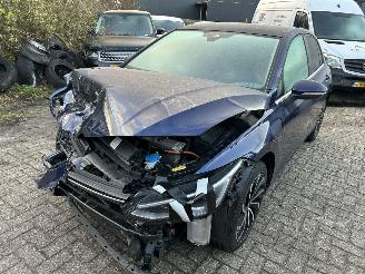 Vaurioauto  passenger cars Volkswagen Golf 1.4 e PHEV  Style Automaat  ( 5 Drs- Panoramadak ) 2020/12