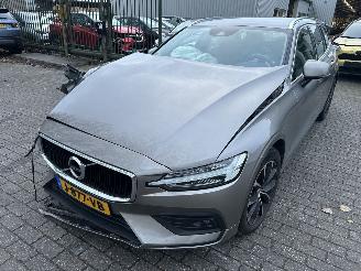 Damaged car Volvo V-60 2.0 Hybride B3 Automaat Business Pro 2020/10