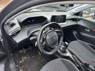 Peugeot 208 1.2 PureTech Active picture 13