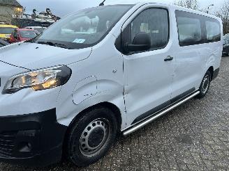Coche accidentado Peugeot Expert Electrisch   Automaat  9 persoons 2023/9