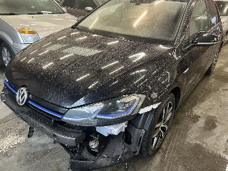 damaged passenger cars Volkswagen Golf Electric Automaat 2020/5