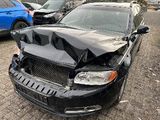 damaged passenger cars Volvo V-70 2.0 D Kinetic 2010/1