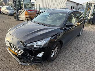 krockskadad bil auto Ford Focus 1.0 EcoBoost Stationcar  Edition Business 2022/1