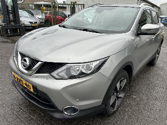 Damaged car Nissan Qashqai 1.2   Automaat  Connect Edition 2015/3