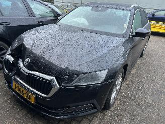 damaged passenger cars Skoda Octavia Combi 1.5 TSI  Greentech First Edition 2020/11