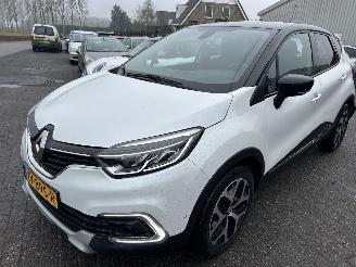 damaged passenger cars Renault Captur 1.3 TCe  Intens  Automaat    ( 43455 Km ) 2019/3