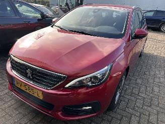 skadebil auto Peugeot 308 Stationcar 1.2 PT  Allure 2018/2