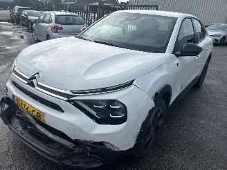 Vaurioauto  passenger cars Citroën E-C4 X  plus 54kWh 2024/3