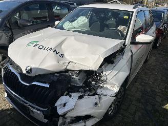 Coche accidentado Skoda Fabia 1.0 TSI Combi Ambition 2022/12
