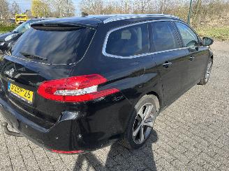 Peugeot 308 SW  1.2 E-THP  Automaat picture 4
