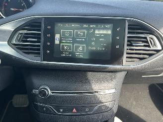 Peugeot 308 SW  1.2 E-THP  Automaat picture 12