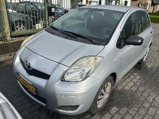 damaged passenger cars Toyota Yaris 1.3 2009/3