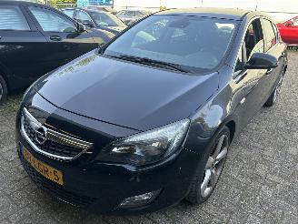 Schadeauto Opel Astra 1.4 Turbo Sport   5 Drs 2010/4