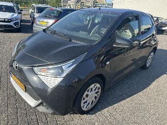 Schadeauto Toyota Aygo 1.0 VVT-i  x-Play   ( Diefstal radio ) 2021/8