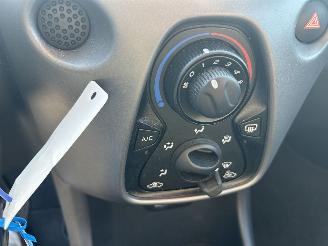 Toyota Aygo 1.0 VVT-i  x-Play   ( Diefstal radio ) picture 10