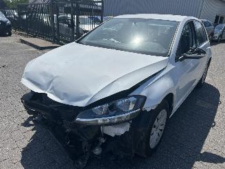Voiture accidenté Volkswagen Golf 1.6 TDI   Automaat  5 Drs 2020/4