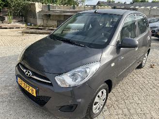 Vaurioauto  passenger cars Hyundai I-10 1.0 2013/2