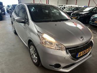 Peugeot 208 1.2 VTI  Active picture 4