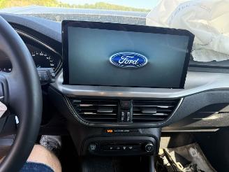 Ford Focus Stationcar 1.0 Hybrid Ecoboost Titanium picture 11