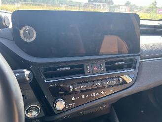 Lexus ES 300h Business Line  Automaat  ( Leer - Schuifdak ) picture 17