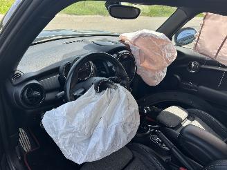 Mini Cooper 1.5 picture 13
