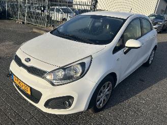 Voiture accidenté Kia Rio 1.2i  5 drs 2014/4