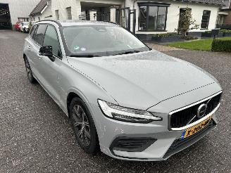 Volvo V-60 2.0  B3  Automaat Essential Edition picture 3