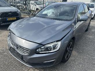 Schadeauto Volvo S-60 1.5  T3   Automaat 2015/8